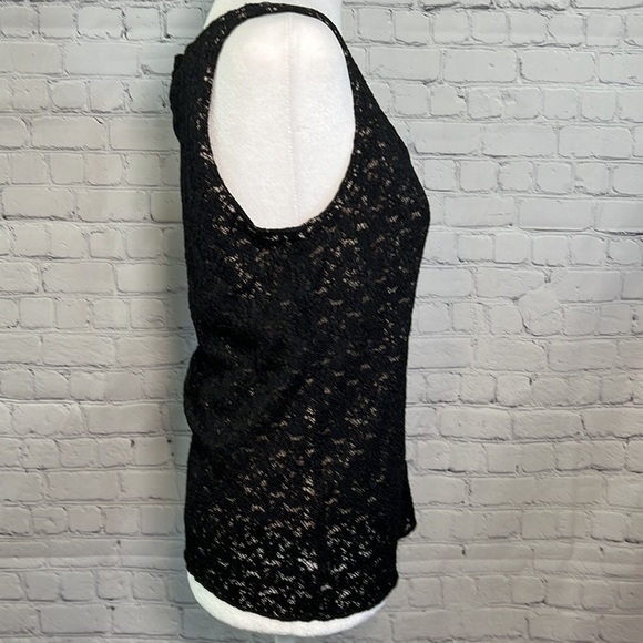 Elegant Black Lace Tank Top - Picture 2 of 7